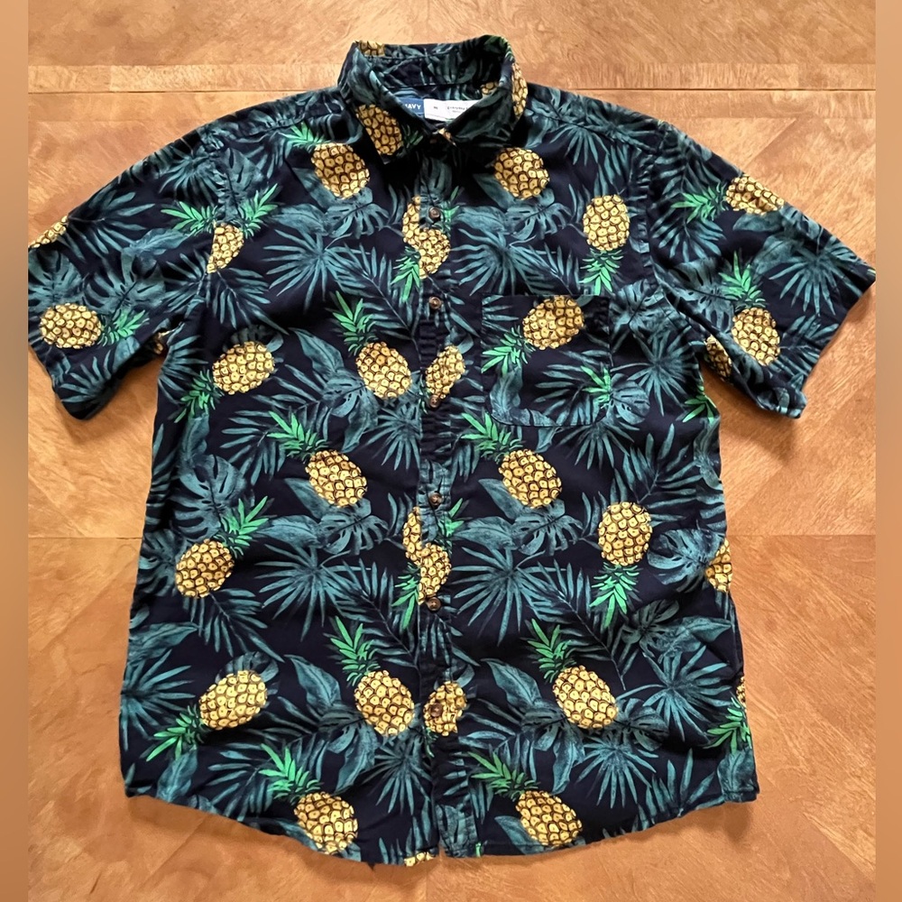 Old Navy Tropical Pineapple Button-Down – M – Short Sleeve